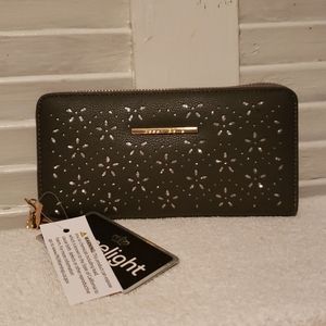 NWT☆ Essen Bella Wristlet